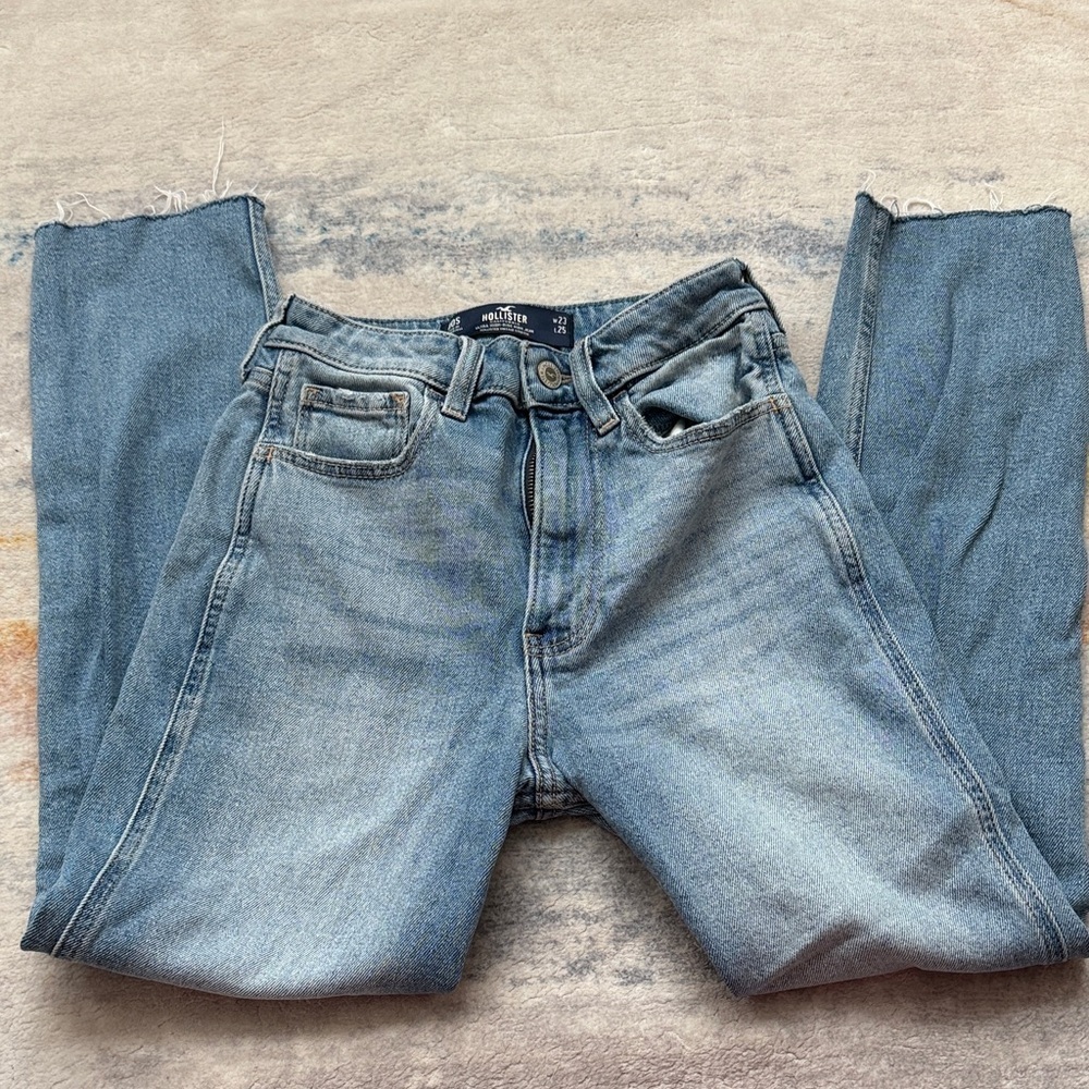 (295)Hollister Women's High Rise Jeans in Light Blue
